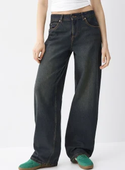 Baggy low-rise jean