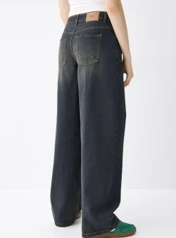 Baggy low-rise jean