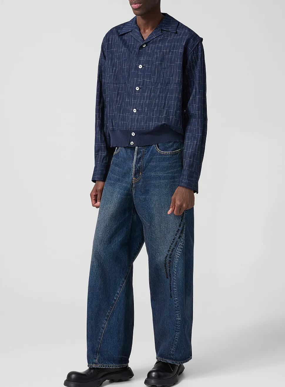 Beaded lyrics curved-seam jean