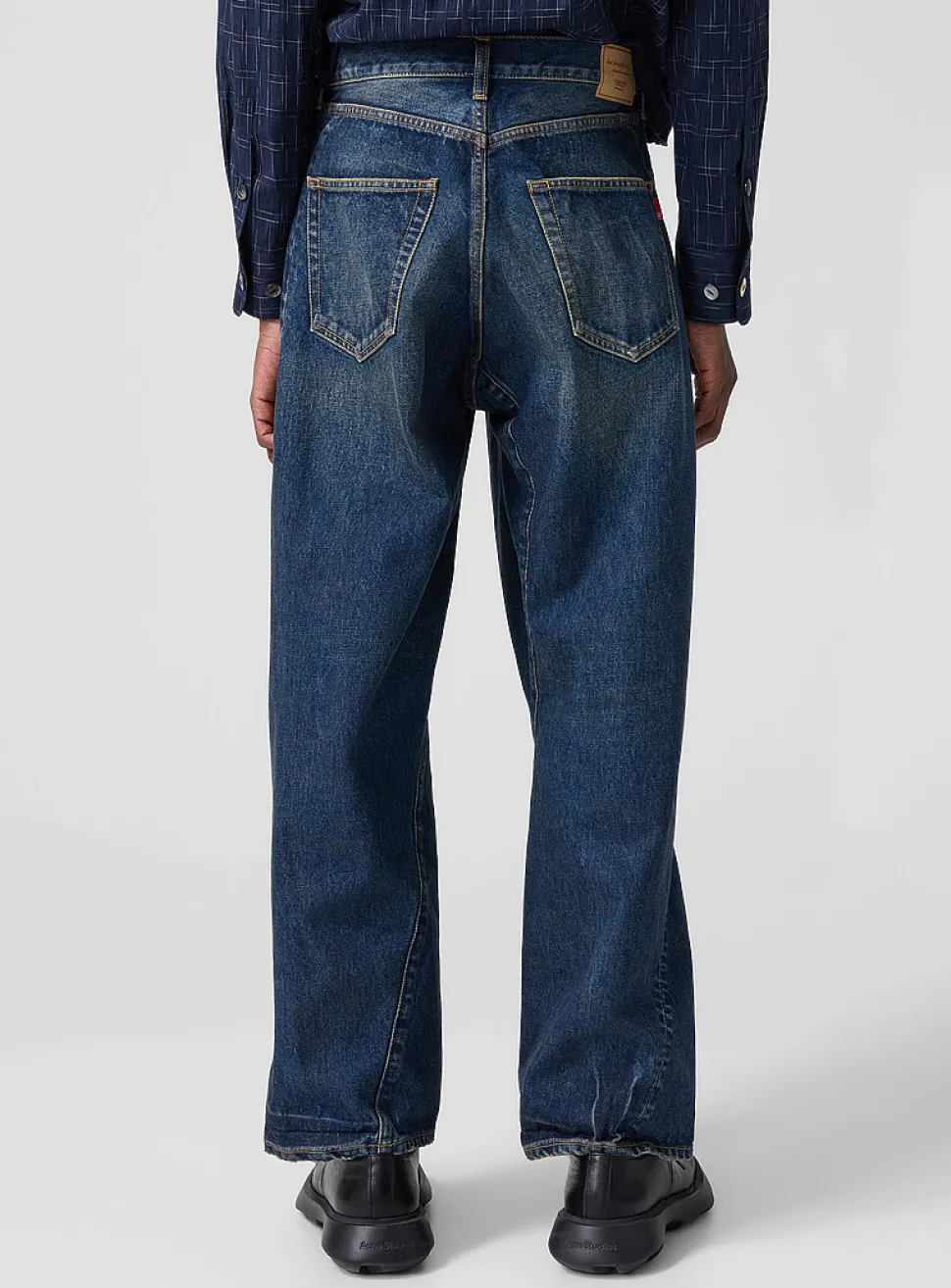 Beaded lyrics curved-seam jean
