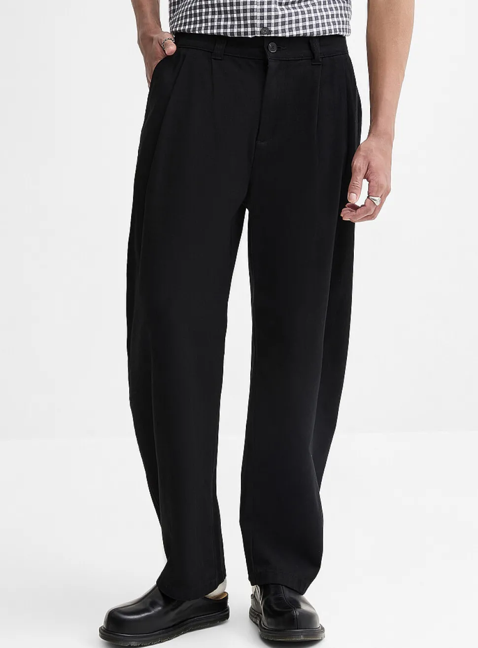Brushed twill pleated chinos