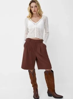 Buckle side-strap pleated Bermuda short