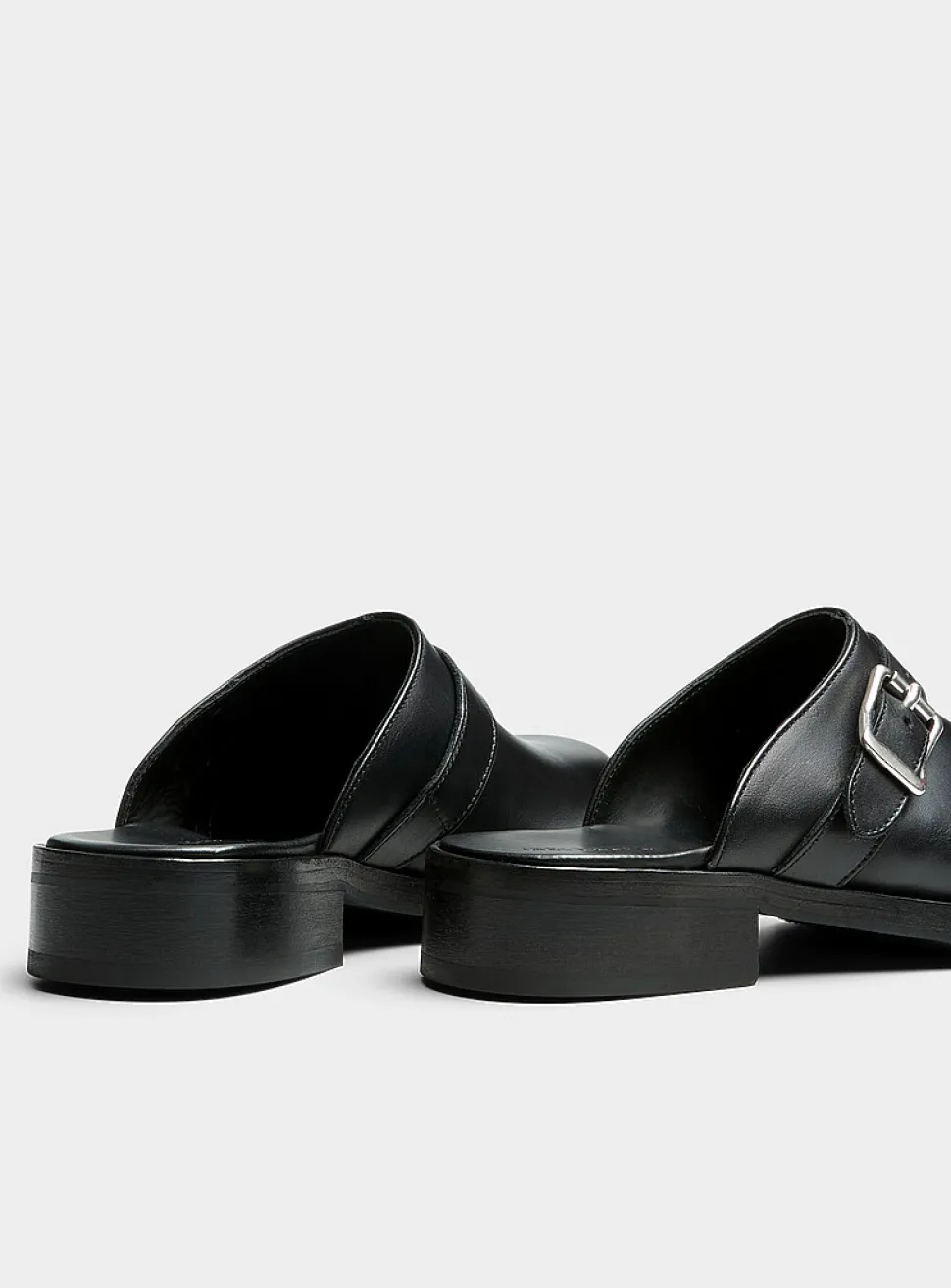 Camion black leather mule