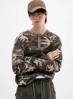 Camouflage waffled Henley T-shirt