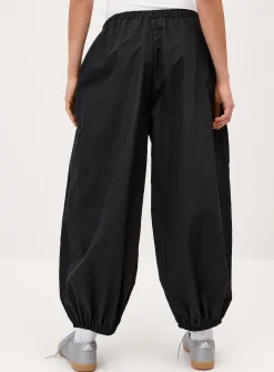 Canvas barrel-leg jogger