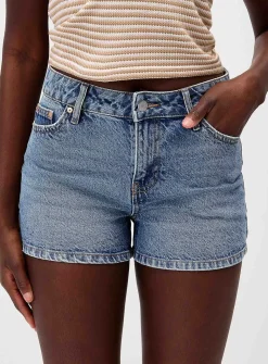 Casual low-rise short