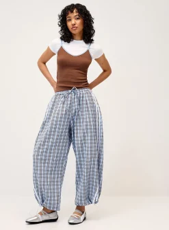 Checkered seersucker barrel-leg pant