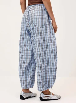 Checkered seersucker barrel-leg pant