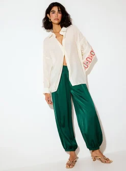 Colourful embroidered-back loose shirt