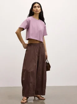 Cropped and loose T-shirt