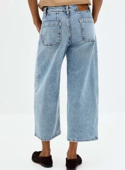 Cropped faded jean
