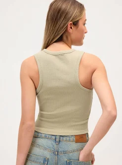 Cropped solid ribbed cami