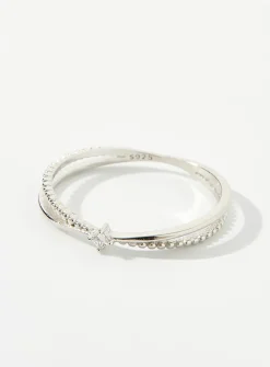 Crossed ring