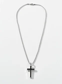Cross pendant necklace