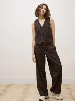 Dressy vest with small buttons