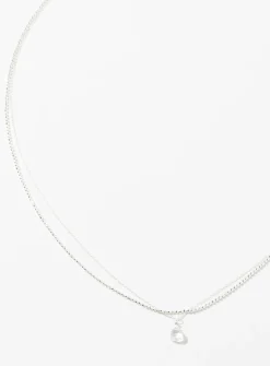 Drop pendant necklace