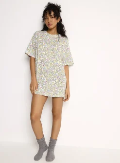 Drop-shoulder relaxed-fit sleep tee