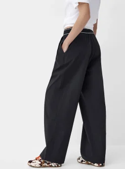 Elastic waist pleated nylon pant