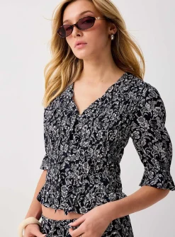 Elbow-length sleeves V-neck crinkled blouse