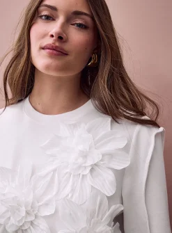 Embossed flowers casual T-shirt