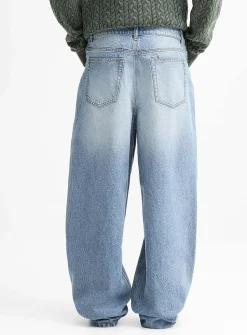 Faded blue 5-pocket jean