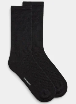 Finely ribbed socks