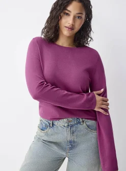 Fitted solid-colour crew-neck sweater