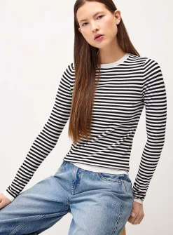 Fitted striped sweater