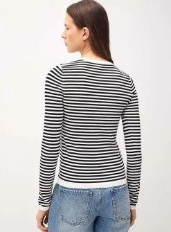 Fitted striped sweater