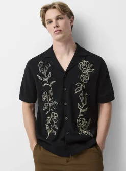 Floral embroidery knit shirt