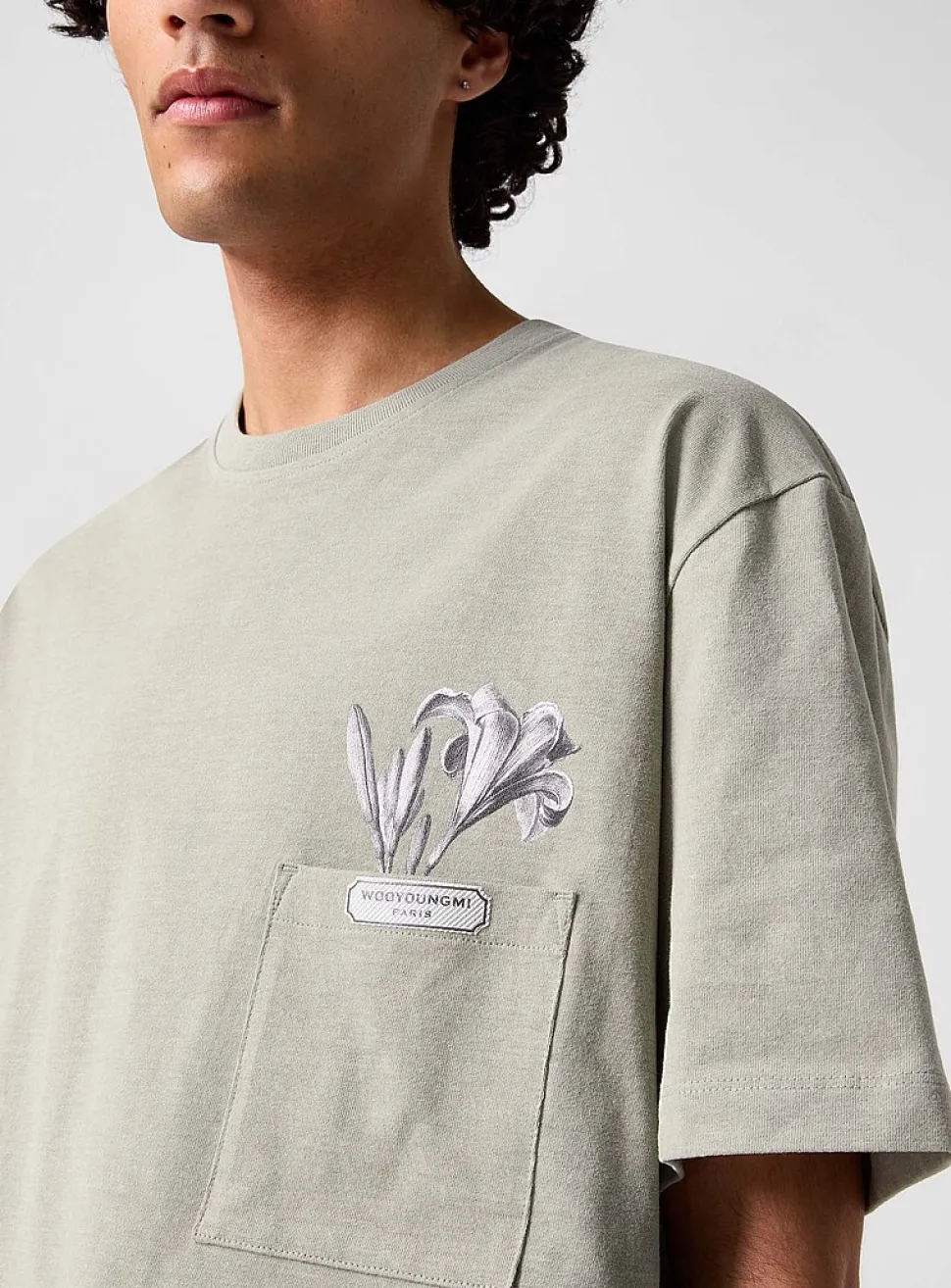 Floral print pocket and back T-shirt