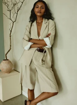 Flowy hammered Bermuda short