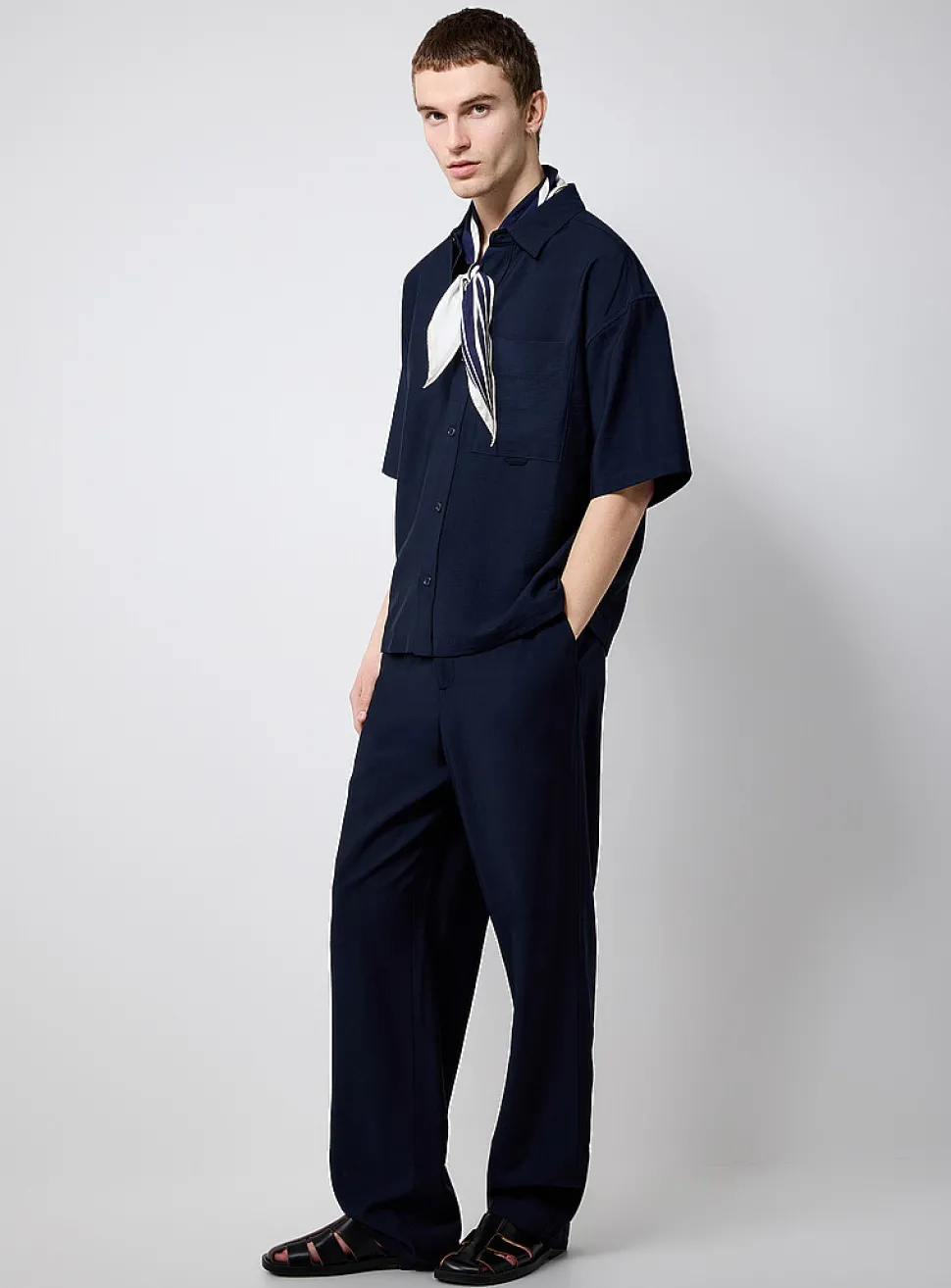 Fluid crinkled fabric pant