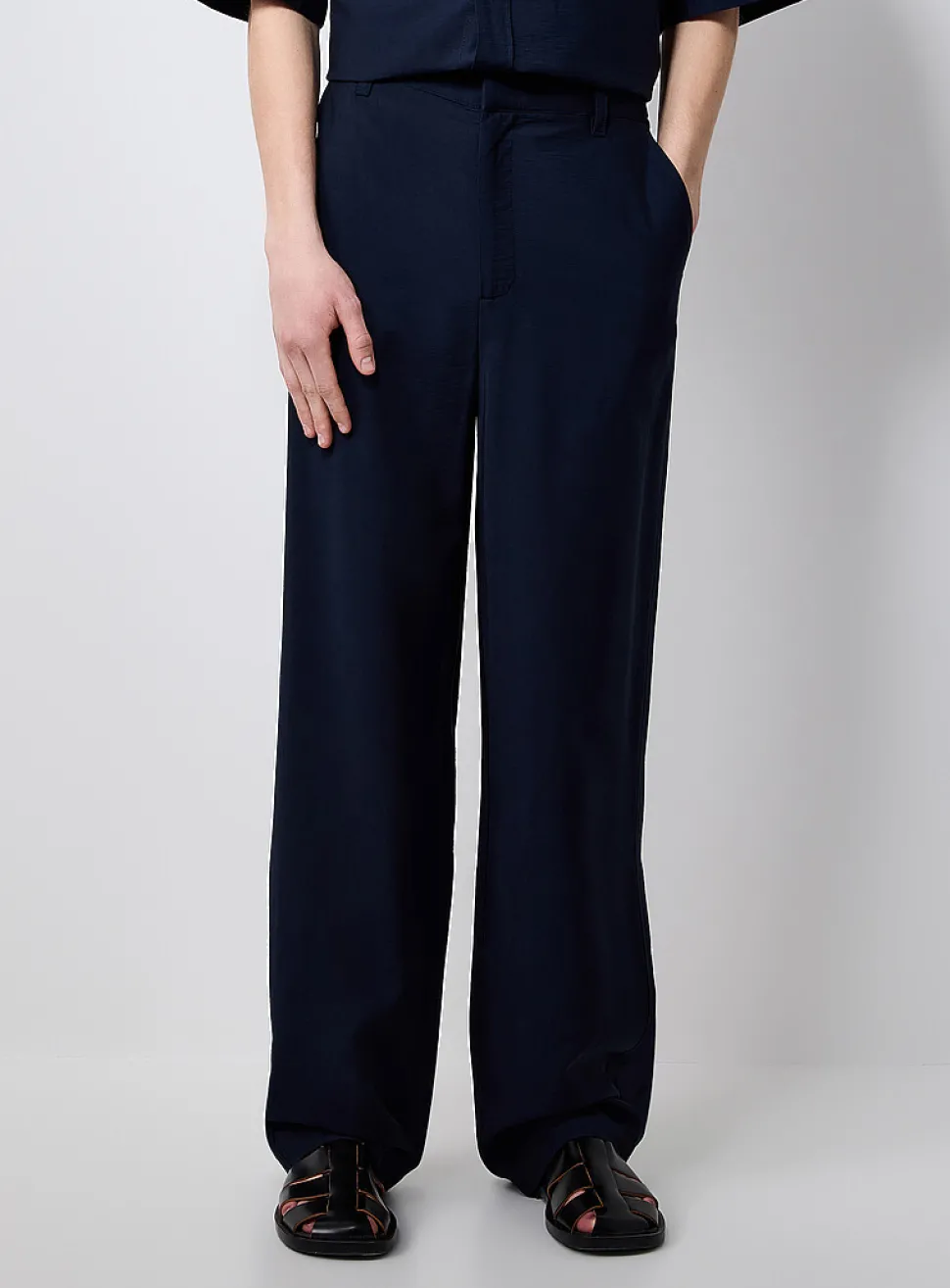 Fluid crinkled fabric pant