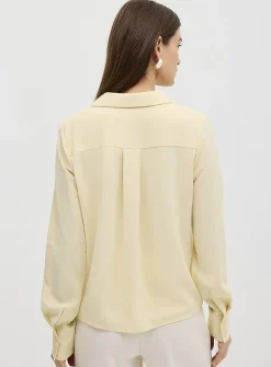 Fluid notched-collar shirt