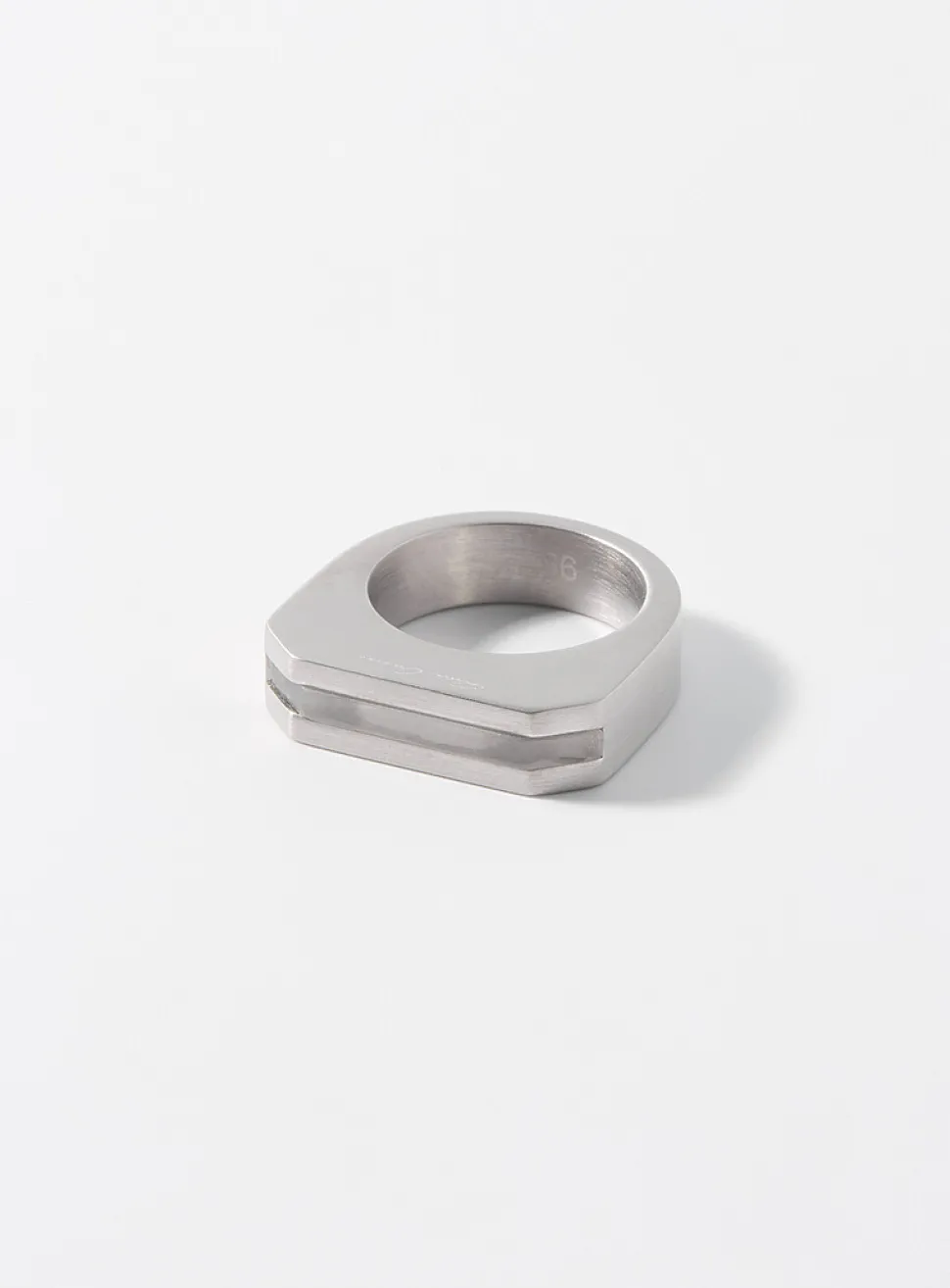 Hollywood crystal ring