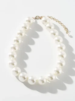 Jumbo pearl necklace