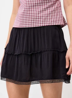 Lace-hem crinkled skort