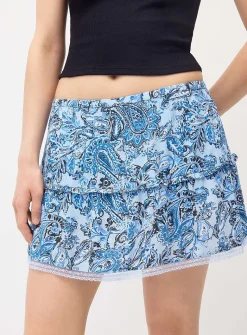 Lace-hem crinkled skort