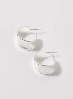 Large sinuous hoops