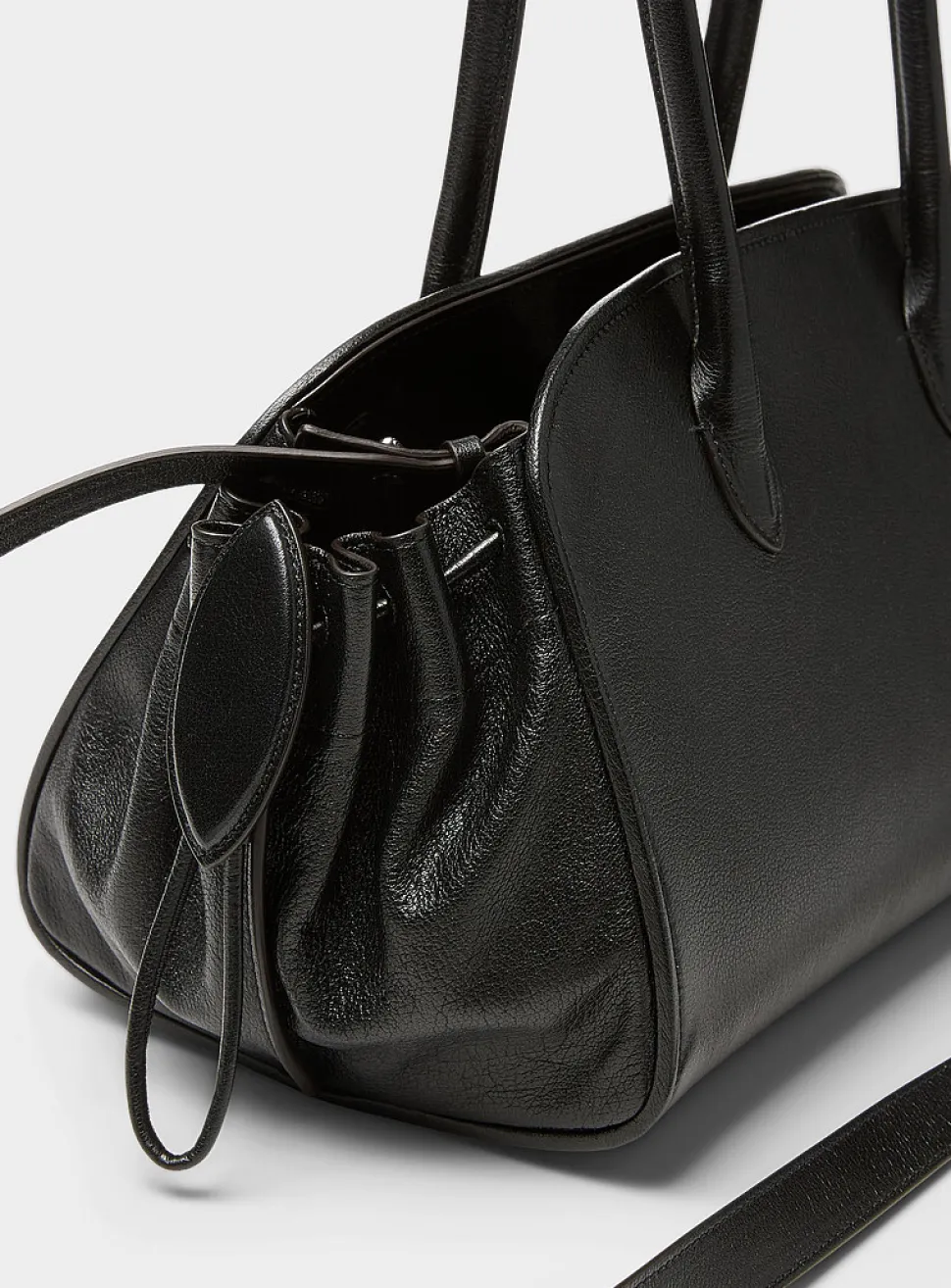 Leather adjustable strap handbag