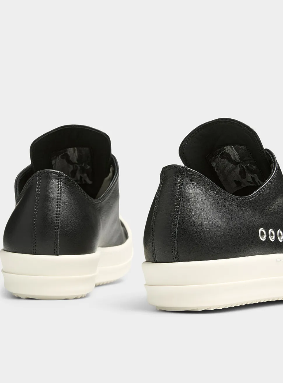 Leather low-top sneaker