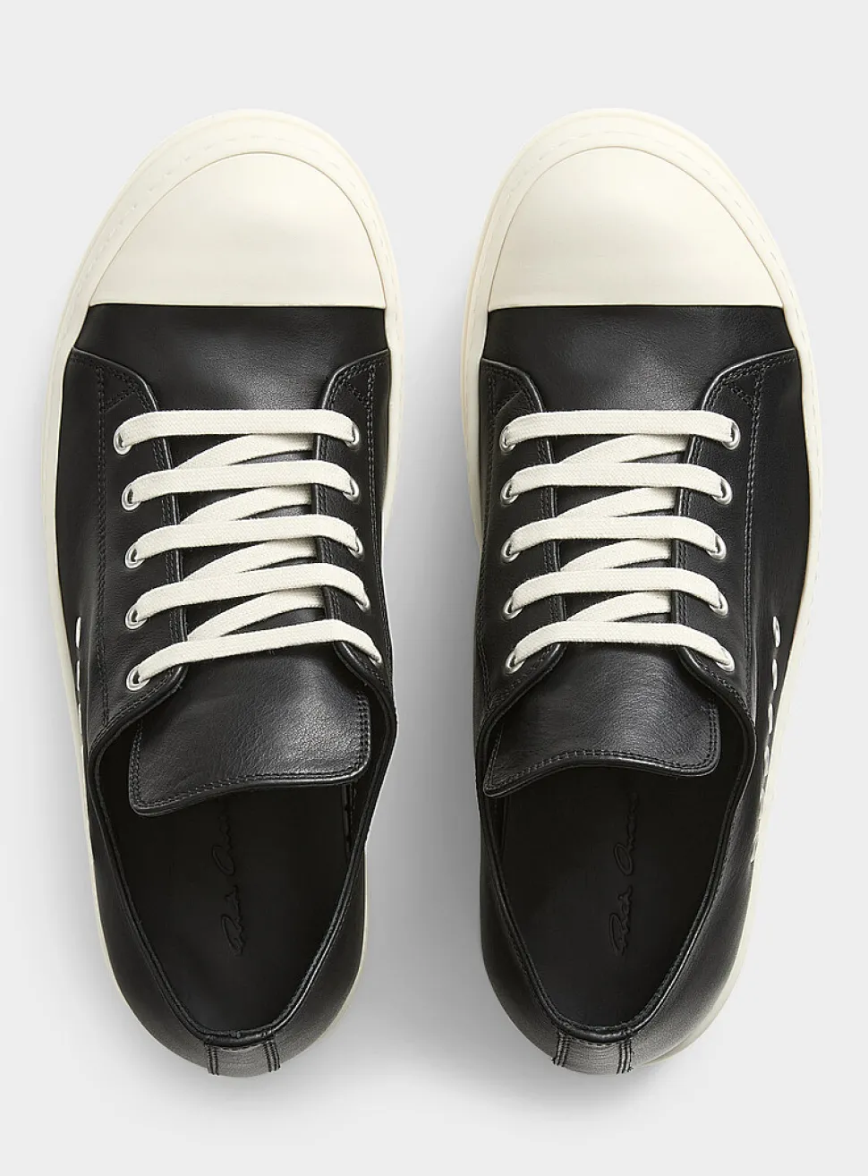 Leather low-top sneaker
