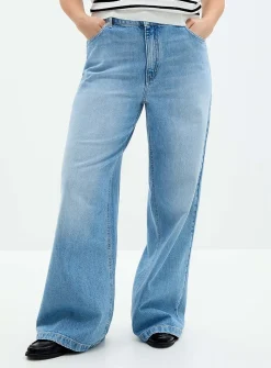 Light blue stretch jean