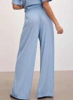 Lightweight piqué knit wide-leg pant