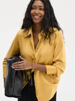 Loose fluid satin shirt