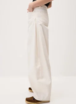 Low-rise barrel jean