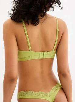 Low-rise lace thong
