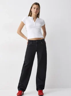 Low-rise straight-leg jean