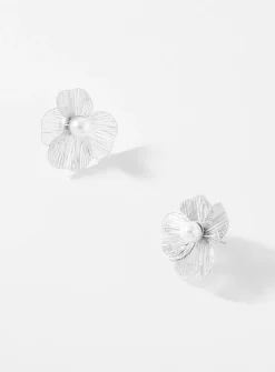 Metallic floral earrings